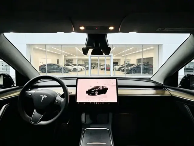 Tesla Model Y — Фото автомобиля 9
