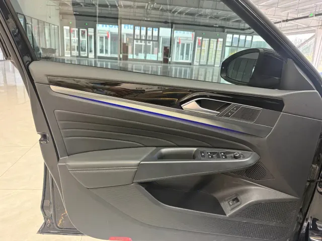 Volkswagen Passat — Фото автомобиля 6