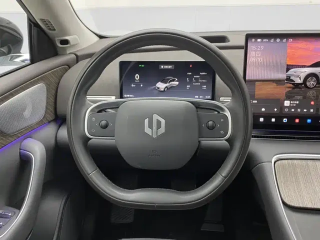 Leapmotor C11 — Фото автомобиля 14