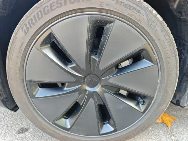Tesla Model 3 — Фото автомобиля 11