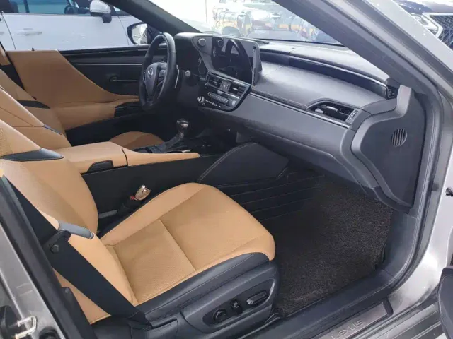 Lexus ES — Фото автомобиля 14