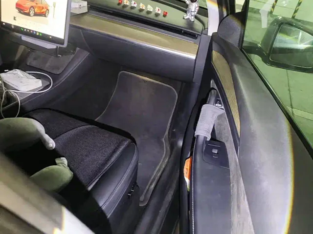 Tesla Model Y — Фото автомобиля 13