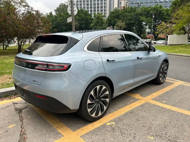 Aito M5 — Фото автомобиля 4