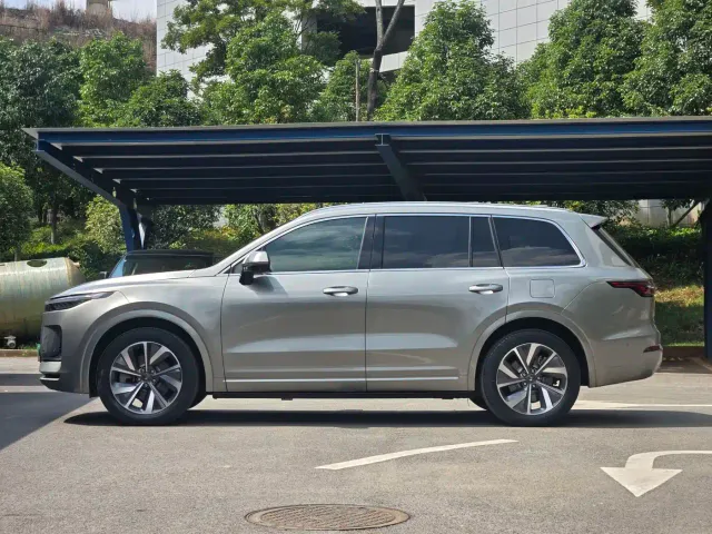 Li Auto ONE — Фото автомобиля 4