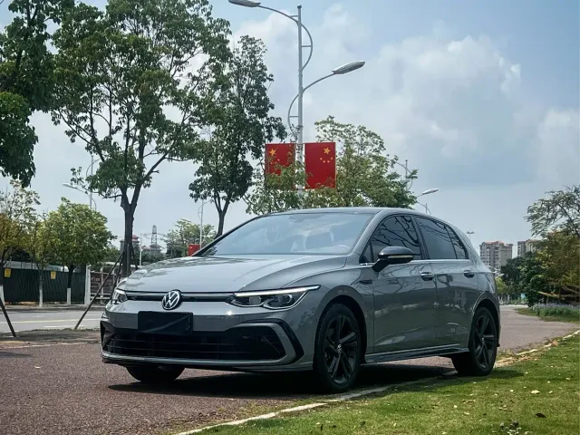 Фотография автомобиля — Volkswagen Golf