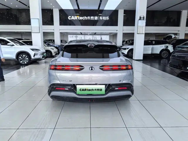 Denza Z9GT — Фото автомобиля 11