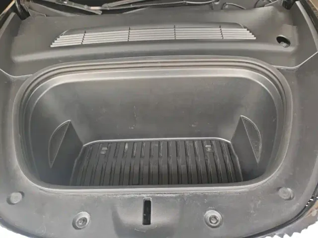 Tesla Model Y 2023 Rear-Wheel Drive Edition — Фото автомобиля 19