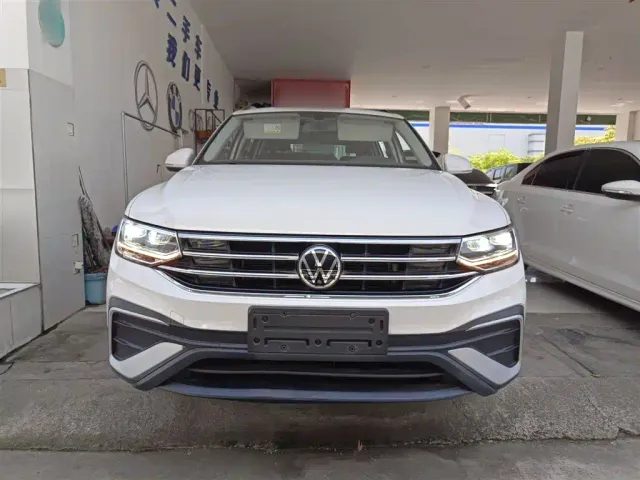 Volkswagen Tiguan L — Фото автомобиля 2