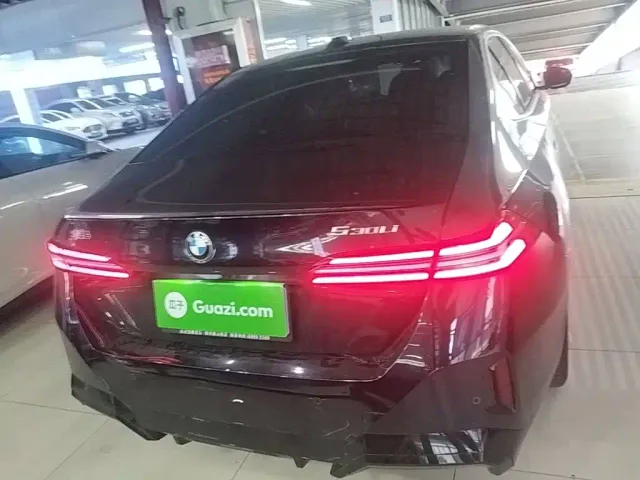 BMW 5 Series — Фото автомобиля 5