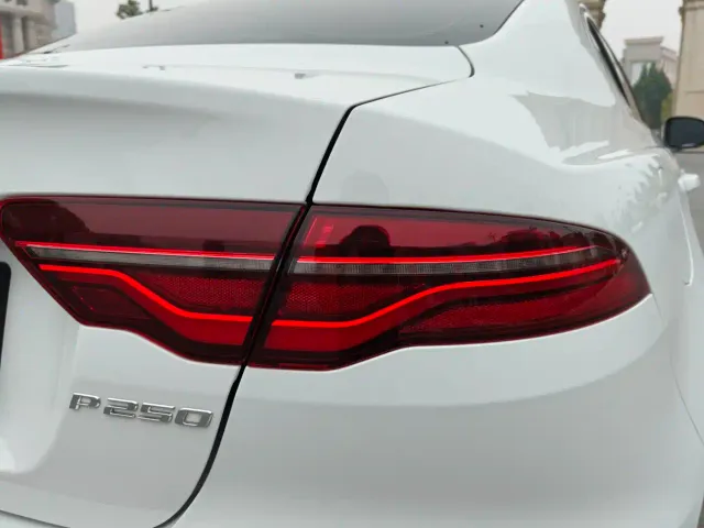 Jaguar XEL — Фото автомобиля 11