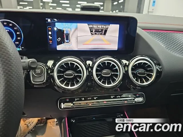 Mercedes-Benz EQA — Фото автомобиля 12