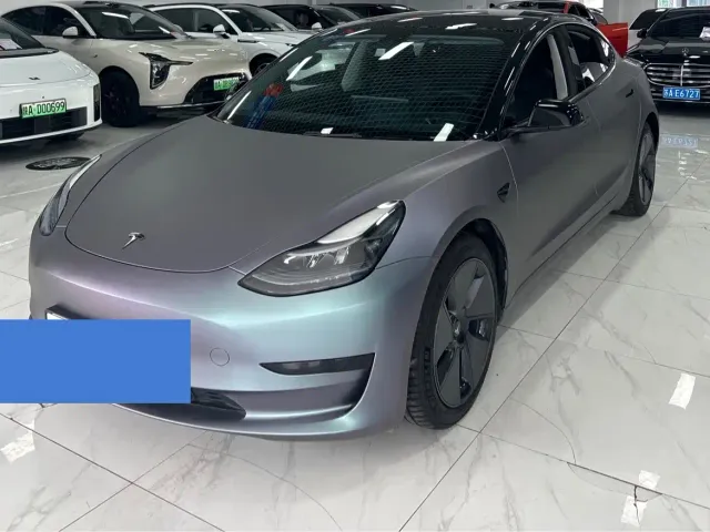 Tesla Model 3 — Фото автомобиля 3