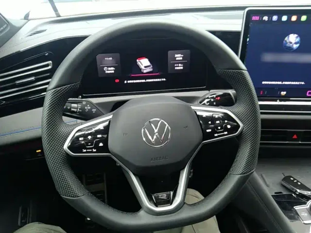 Volkswagen Tiguan L — Фото автомобиля 10