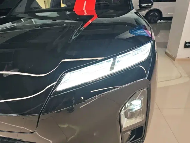 Nio ES8 — Фото автомобиля 23