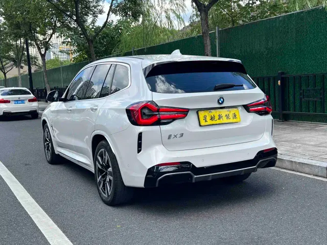 BMW iX3 — Фото автомобиля 6