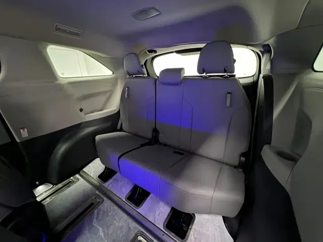 Toyota Granvia — Фото автомобиля 16