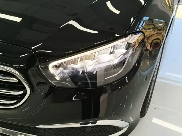 Mercedes-Benz E-Class — Фото автомобиля 23