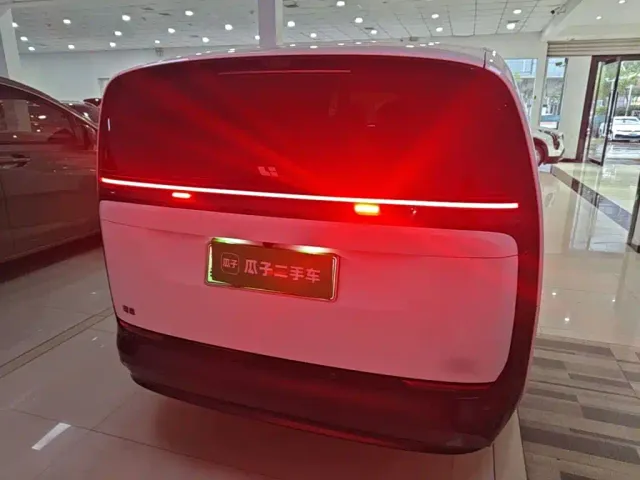 Li Auto MEGA — Фото автомобиля 5