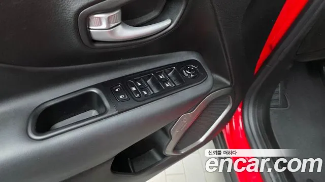 Jeep Renegade — Фото автомобиля 27
