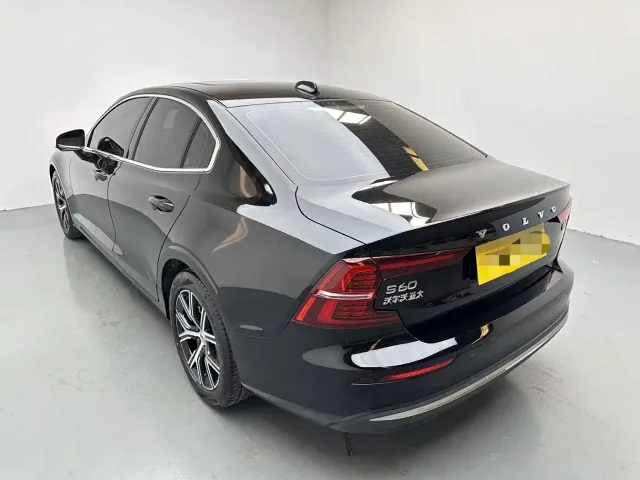 Volvo S60 — Фото автомобиля 7