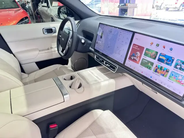 Li Auto L7 — Фото автомобиля 11