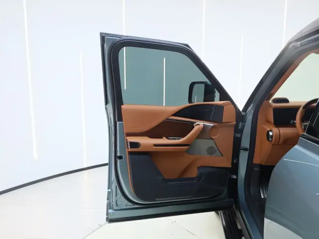 BYD U8 — Фото автомобиля 9