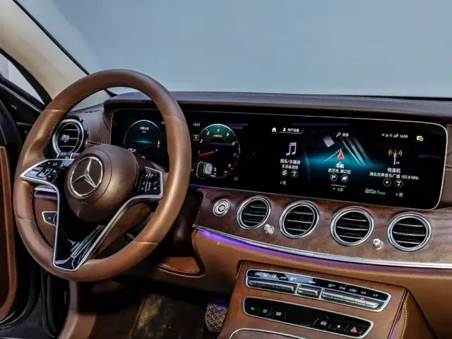 Mercedes-Benz E-Class — Фото автомобиля 25