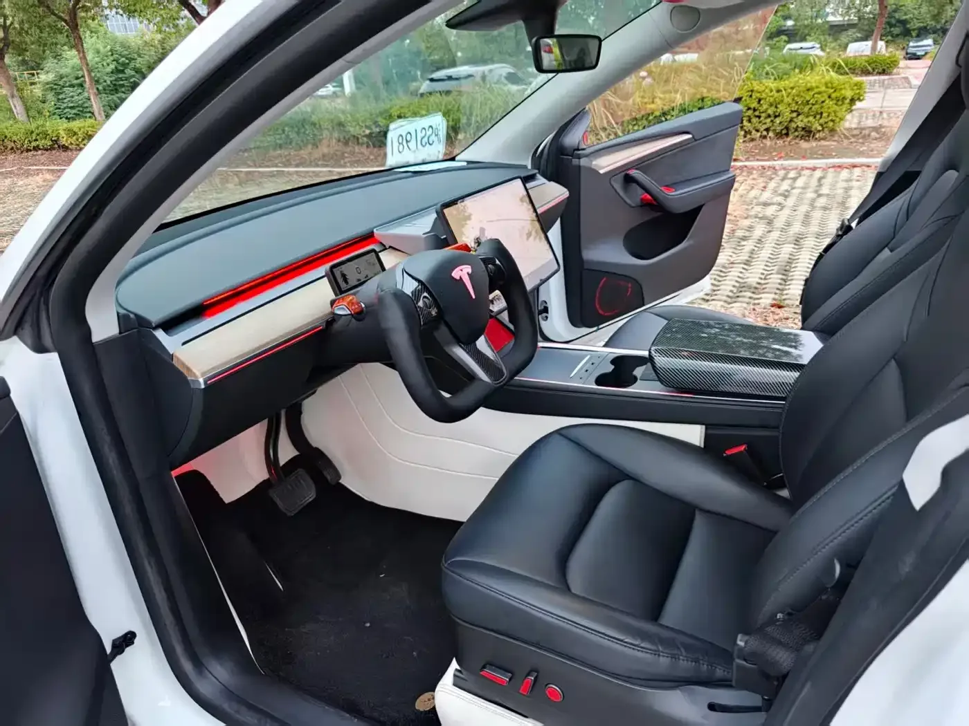 Tesla Model Y 2021 Standard Range Rear-Wheel Drive — Фото автомобиля 10