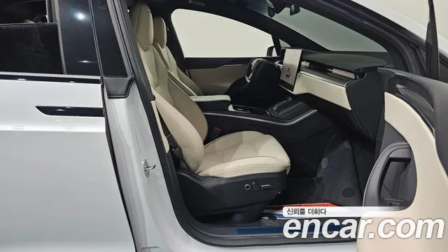 Tesla Model X — Фото автомобиля 26
