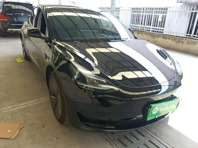 Tesla Model 3 — Фото автомобиля 3
