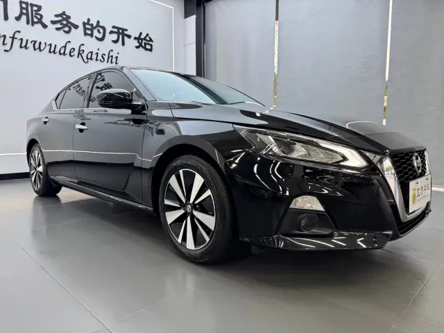 Nissan Teana — Фото автомобиля 3