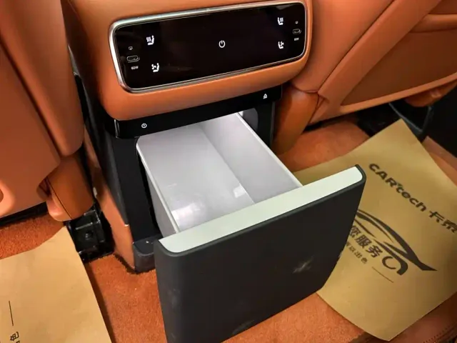 Li Auto L8 — Фото автомобиля 16