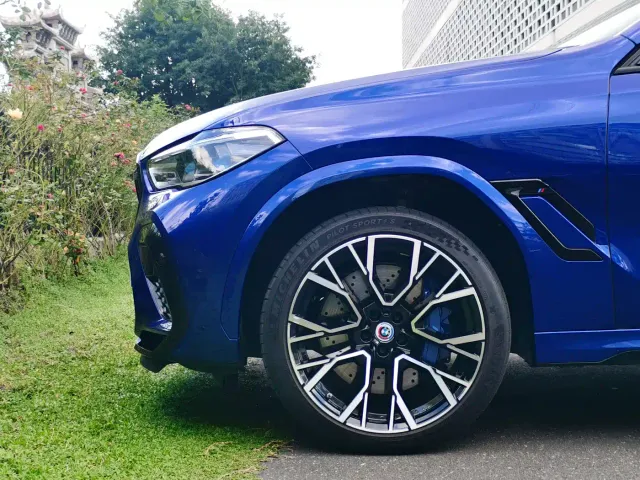 BMW X6 M — Фото автомобиля 11
