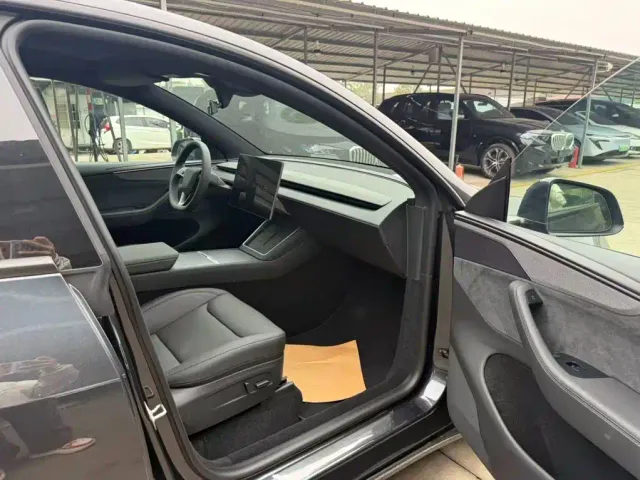 Tesla Model Y — Фото автомобиля 23
