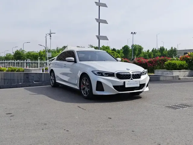 Фотография автомобиля — BMW i3