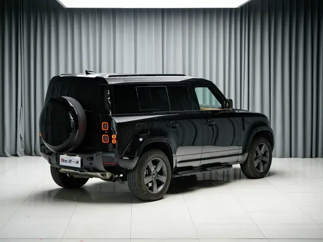 Land Rover Defender — Фото автомобиля 6