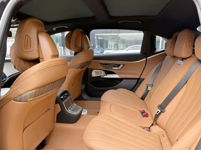 Mercedes-Benz E-Class — Фото автомобиля 9