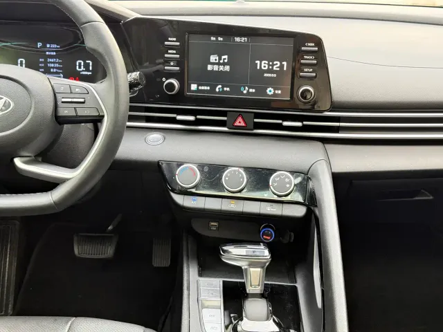 Hyundai Elantra — Фото автомобиля 17