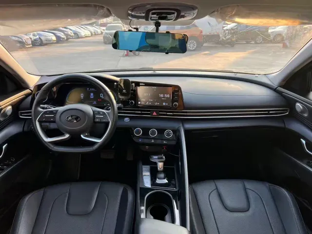 Hyundai Elantra — Фото автомобиля 11