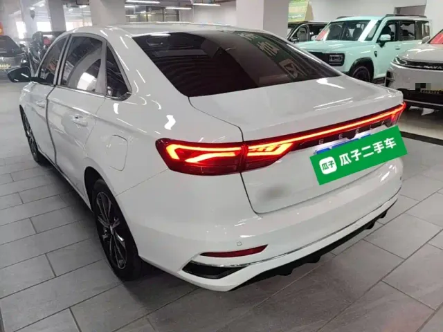 Geely Emgrand — Фото автомобиля 4