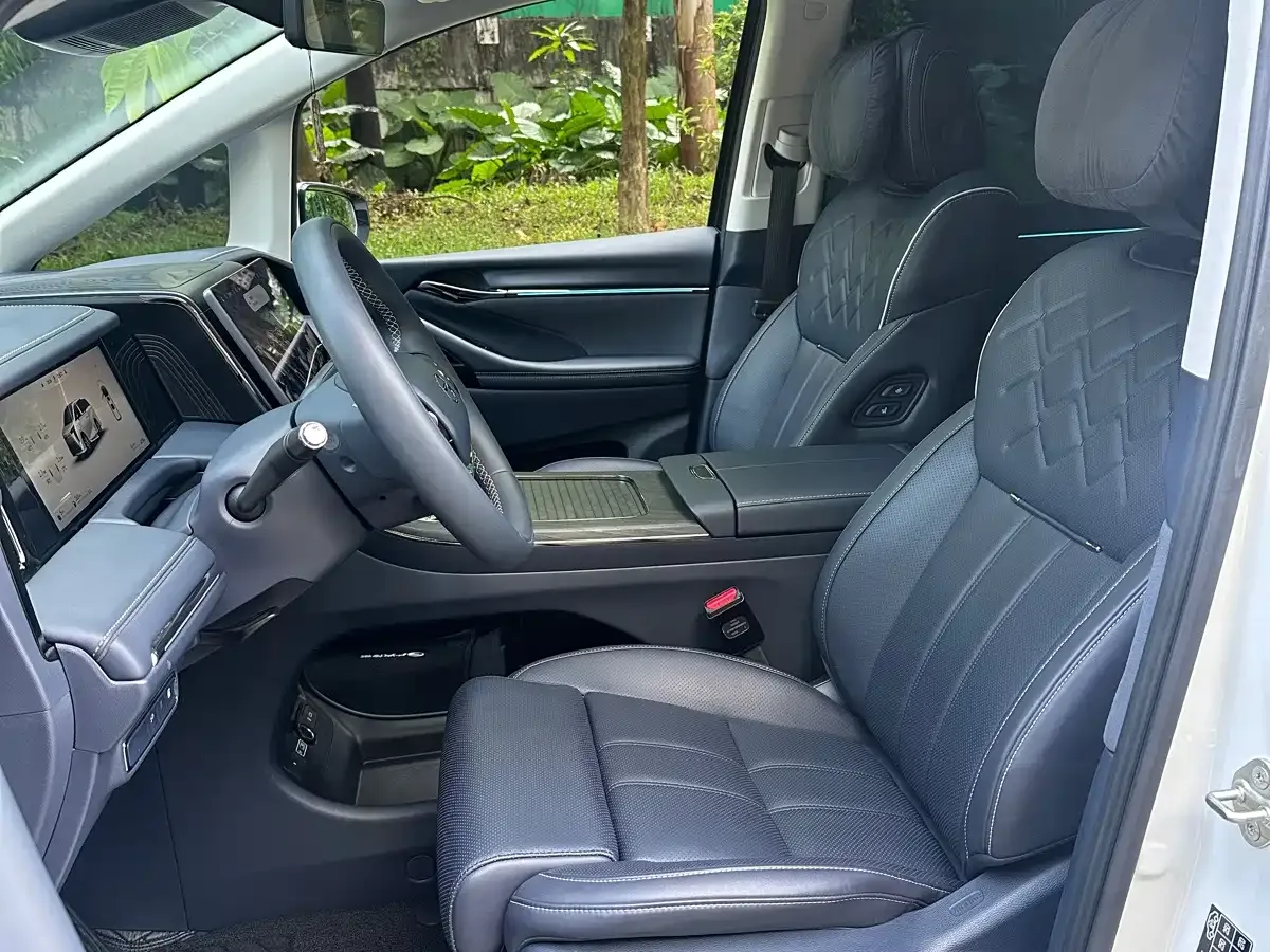 GAC Trumpchi Trumpchi Xiangwang M8 2025 Model QianKun Series Ultra First Class — Фото автомобиля 4