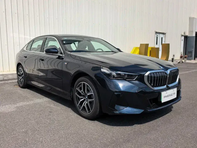 BMW i5 — Фото автомобиля 3