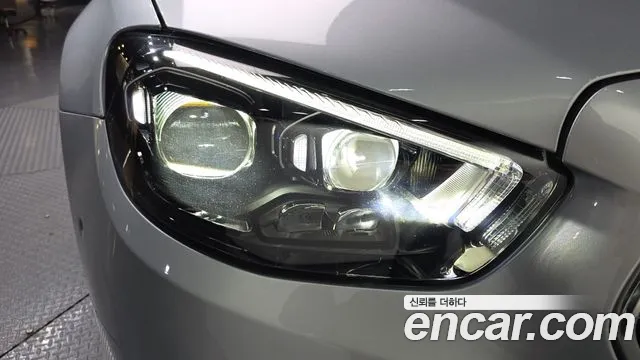 Mercedes-Benz E-Class — Фото автомобиля 18