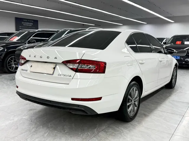Skoda Octavia — Фото автомобиля 6