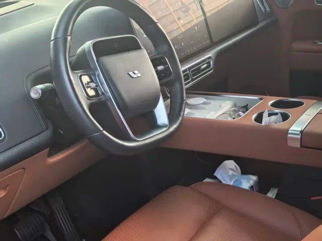 Li Auto L9 — Фото автомобиля 4