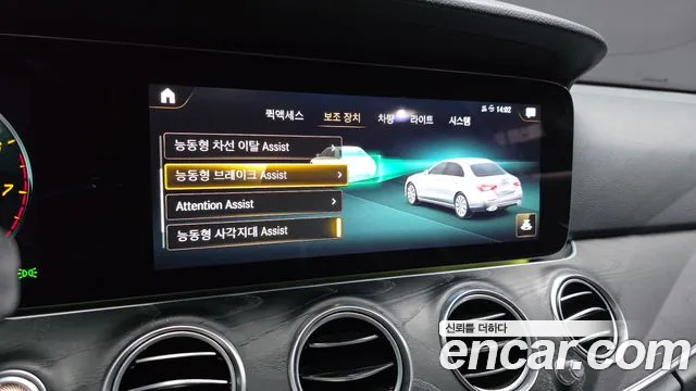 Mercedes-Benz E-Class — Фото автомобиля 29