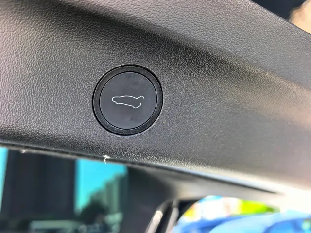 Tesla Model Y — Фото автомобиля 8