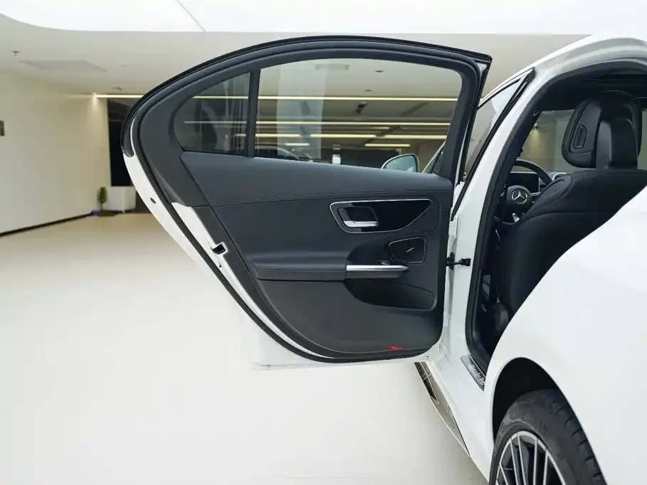 Mercedes-Benz Mercedes-Benz C-Class 2025 C 260 L Sport Edition — Фото автомобиля 15
