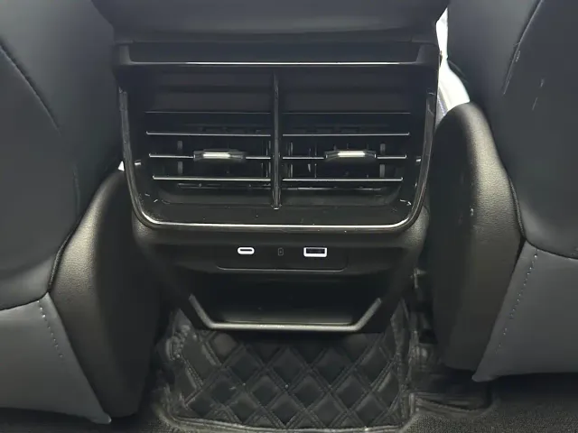 Geely Boyue L — Фото автомобиля 16