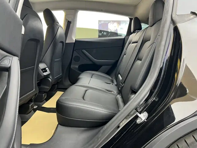 Tesla Model Y — Фото автомобиля 18